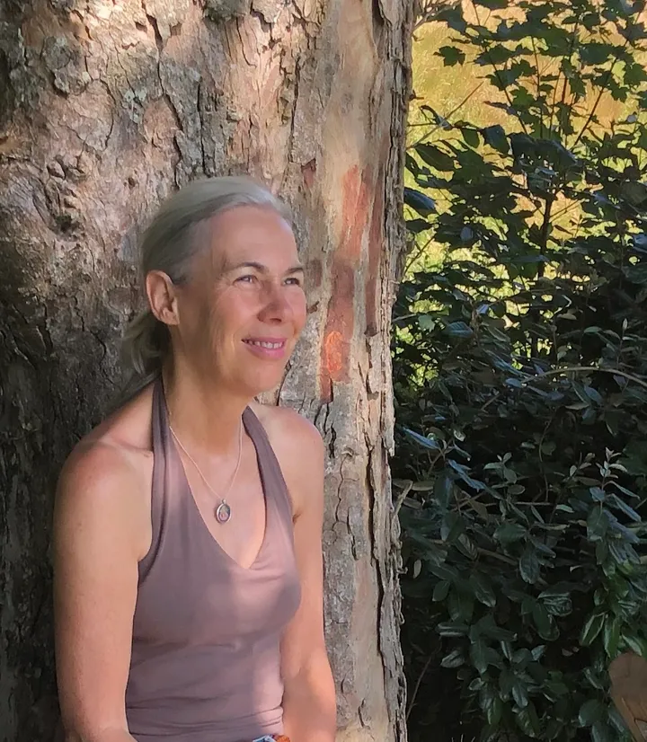 Carole Pearson leaning against a tree